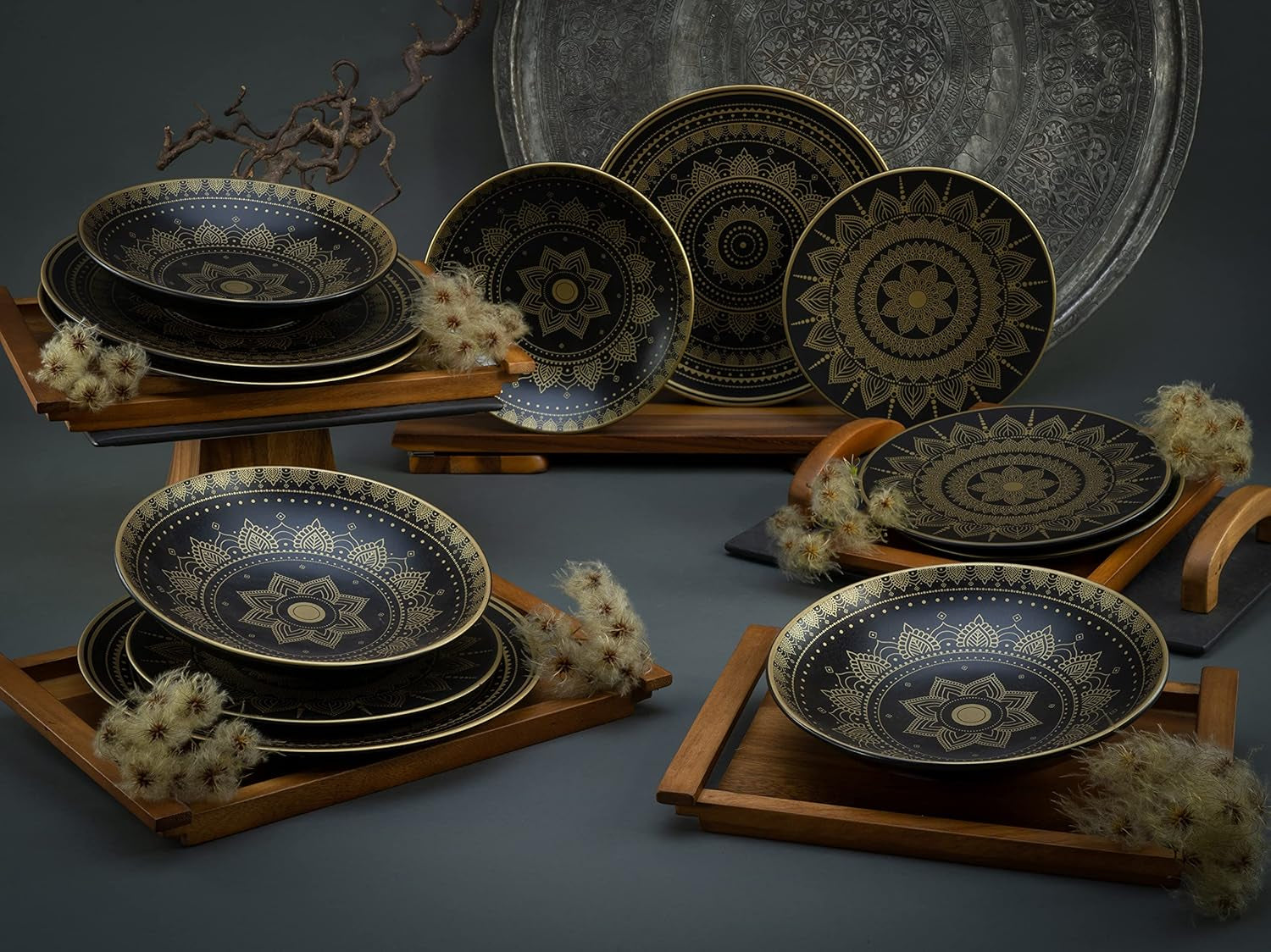 CreaTable, 23588, Serie MANDALA GOLD – Schwarz, 12-teiliges Geschirrset, Tellerset aus Porzellan, spülmaschinen- und mikrowellenfest, hochwertige Herstellung