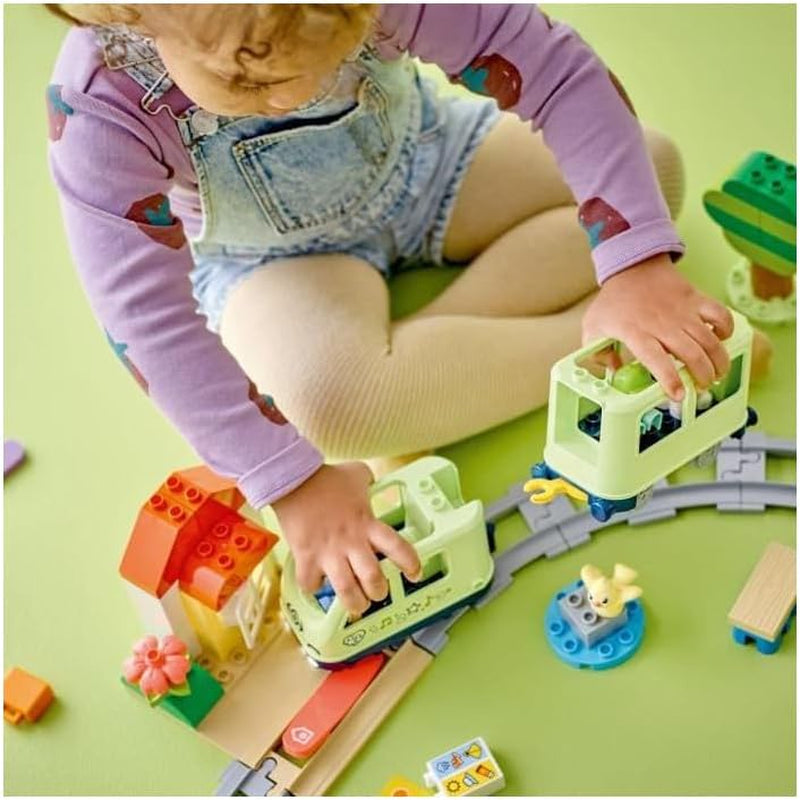 LEGO DUPLO Town Interaktiver Abenteuerzug, Spielset mit Lichtern und Geräuschen für Rollenspiele, ermöglicht 2-Jährigen das Bauen von Gleisen, Lernspielzeug für Vorschulkinder 10427 Bausätze Besuchen Sie den LEGO-Store