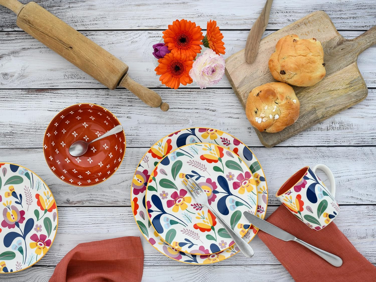 CreaTable, 17407, Serie Folklore, 16-teiliges Tafelservice für 4 Personen, Kombiservice aus Porzellan, spülmaschinen- und mikrowellengeeignet, hochwertige Verarbeitung