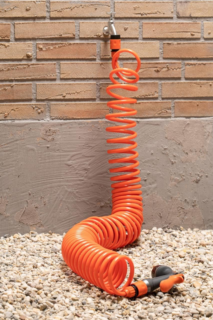 BLACK+DECKER Spiralschlauch 15 m – Gartenschlauch inklusive Gartenspritze und 1/2-Zoll-Anschlüssen – Kunststoff – Orange/Schwarz