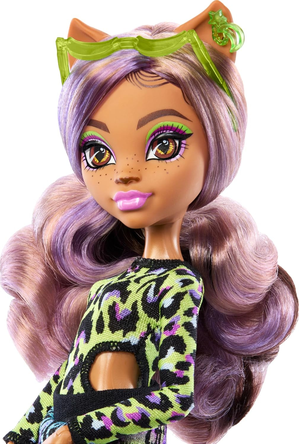 Monster High Scare Adise Island Clawdeen Wolf Puppe mit Badeanzug, Jogginghose und Strandaccessoires wie Visier, Wasserflasche und Buch