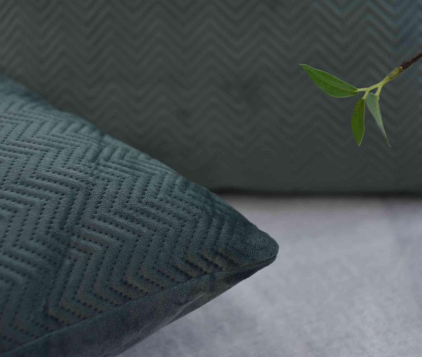 Vorhang-Kastenkissen, dekoratives Kissen, LxB 45 x 45 cm, grüner Jacquard „Greta“ mit Fischgrätenmuster, pflegeleicht, Reißverschluss, weiche Füllung, 320 g, verschiedene Farben, 2023510, Reisekissen, Naty Shop