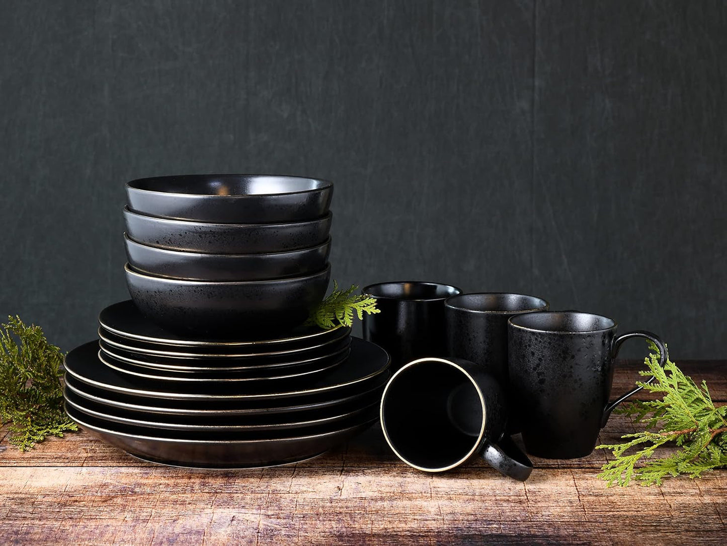 CreaTable, 22699, Serie Industrial Gold BLACK, 16-teiliges Geschirrset für 4 Personen, Kombiservice aus Porzellan, spülmaschinen- und mikrowellengeeignet, hochwertige Herstellung