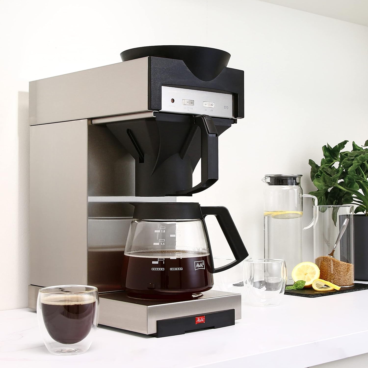 Professionelle Espressomaschine mit Filter 170 M, mit Stauraum für Glaskaraffe