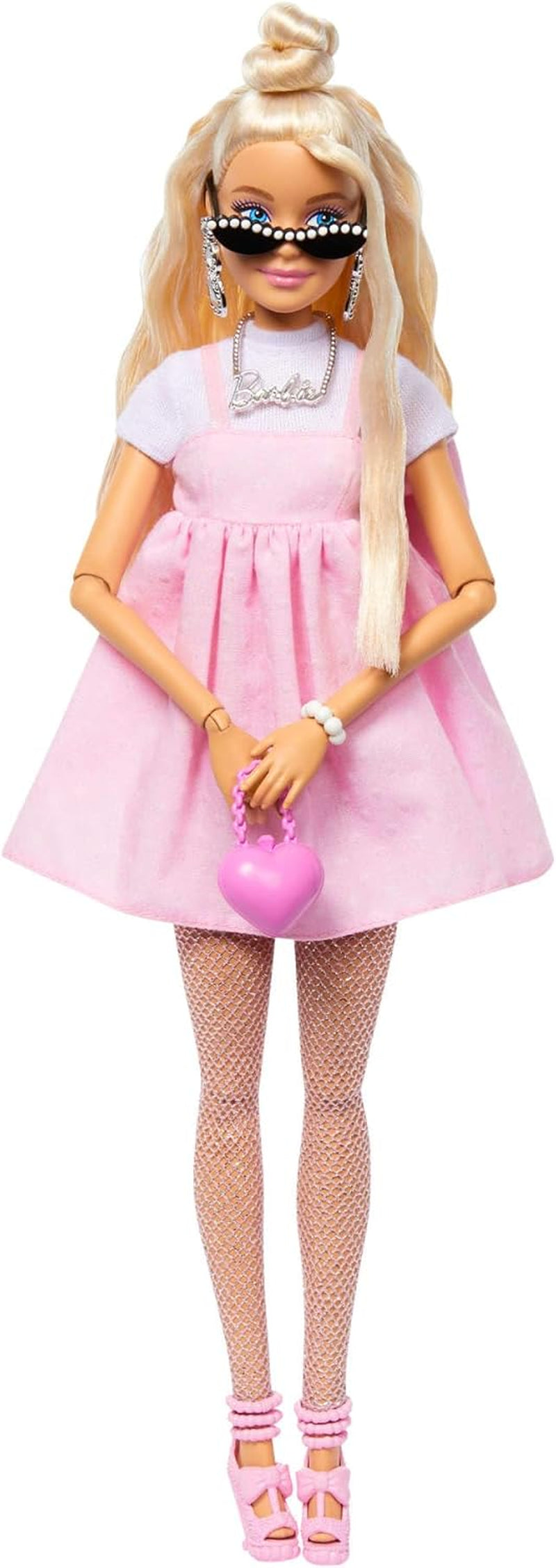 Barbie Deluxe Style Puppe Nr. 3 mit Barbiecore-Outfit, blonden Haaren in einem hohen Knoten, pastellrosa Kleid mit übergroßer Schleife und Accessoires wie Netzstrumpfhosen, HYV27