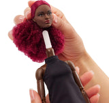 Barbie Basics Modell 3 Sammlerpuppe mit roten Locken, schwarzem Minikleid und Stiefeln, Einheitsgröße, großer beweglicher Körper und austauschbarer Kopf, JBH75