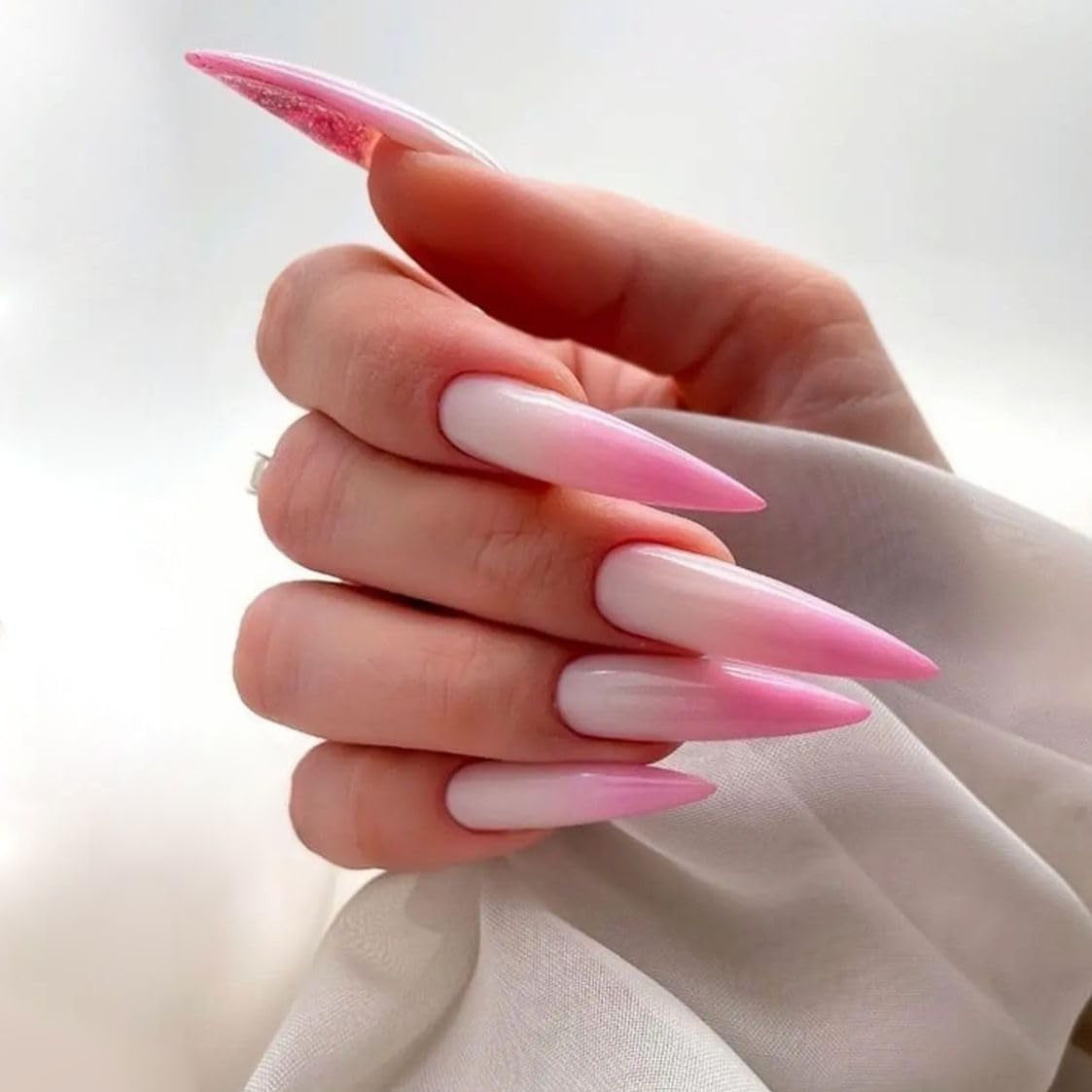 Moonglow Lange Nägel Stiletto Milchweiß Rosa Farbverlauf Glitzer Coole künstliche Nägel mit Kleber Rosa Ombre Glitzer Künstliche Nägel