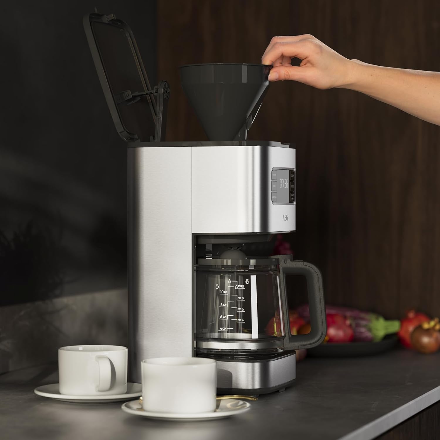 AEG Deli 5 Espressomaschine, 1,5 l, programmierbarer Timer, Warmhaltefunktion, Sicherheitsstopp, Wasserstandsanzeige, optimale Dosierung, Anti-Tropf-Funktion, Edelstahl, CM5-1-6ST