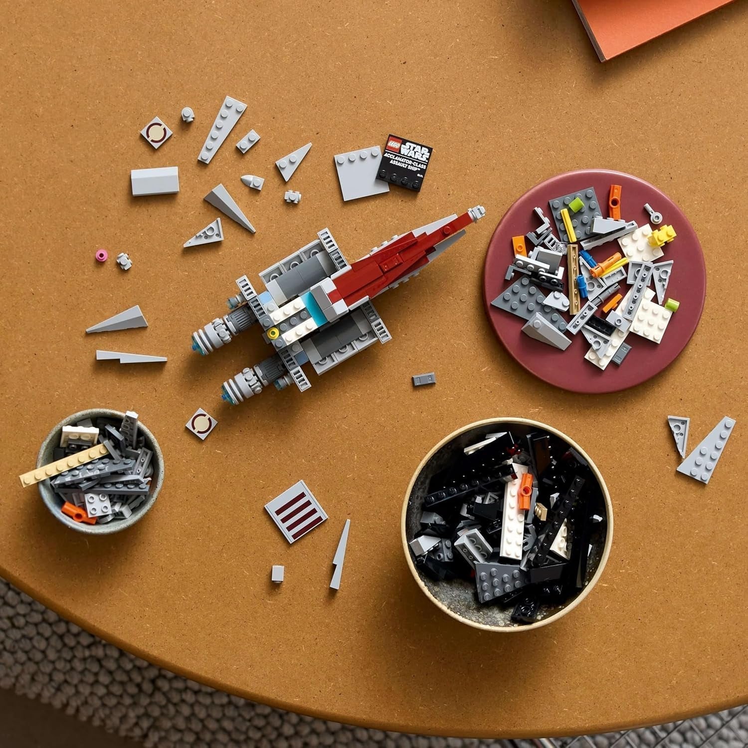 LEGO Star Wars 75404 Angriffsschiff der Acclamator-Klasse aus „Angriff der Klonkrieger“ – Raumschiff zum Sammeln, Bauen und Ausstellen – Fantasy-Bauset – Geschenk für Erwachsene und Teenager-Fans. Bausets Besuchen Sie den LEGO-Store