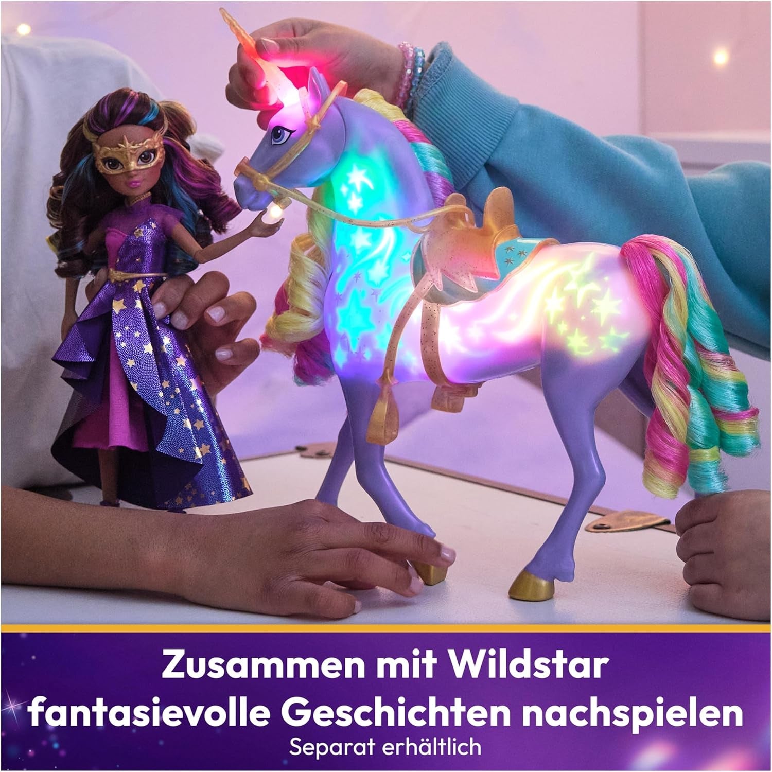 Unicorn Academy Deluxe Maskenball – Sophia Original-Puppe aus der beliebten Netflix-Serie, 24 cm groß, mit 2 Outfits und Accessoires, ab 4 Jahren