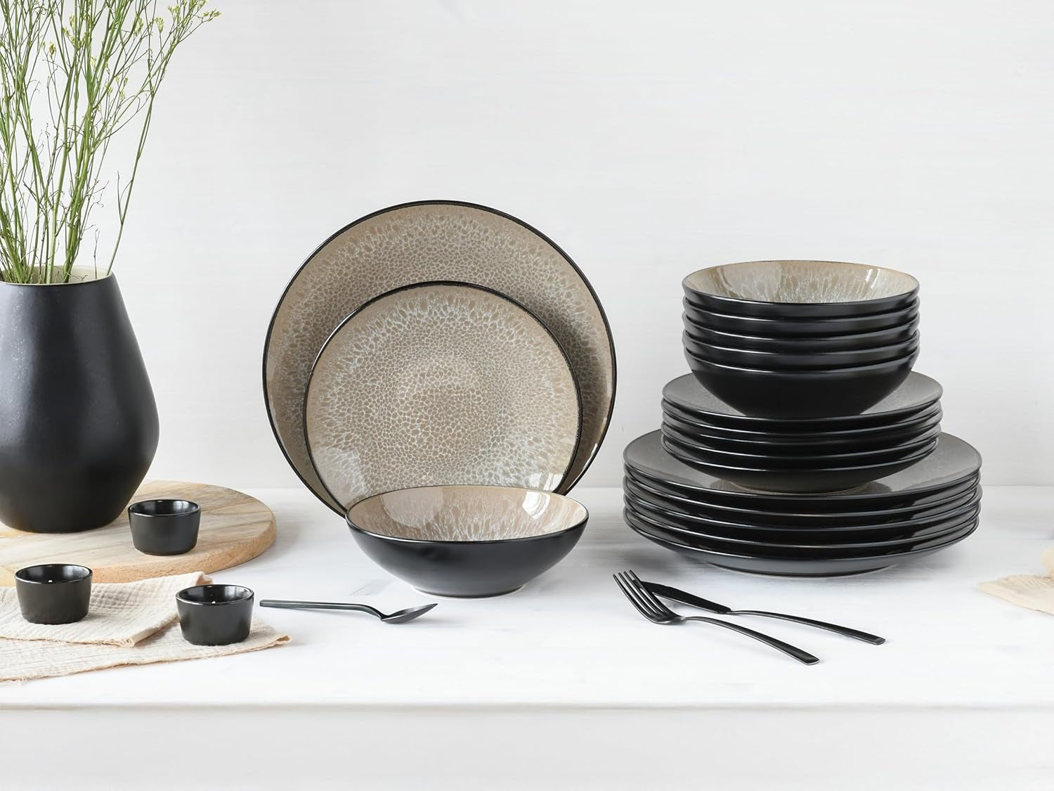 CreaTable, 24464, Serie Malmö Beige, 18-teiliges Tafelservice für 6 Personen, Tellerset aus Steingut, spülmaschinen- und mikrowellengeeignet, hochwertige Herstellung