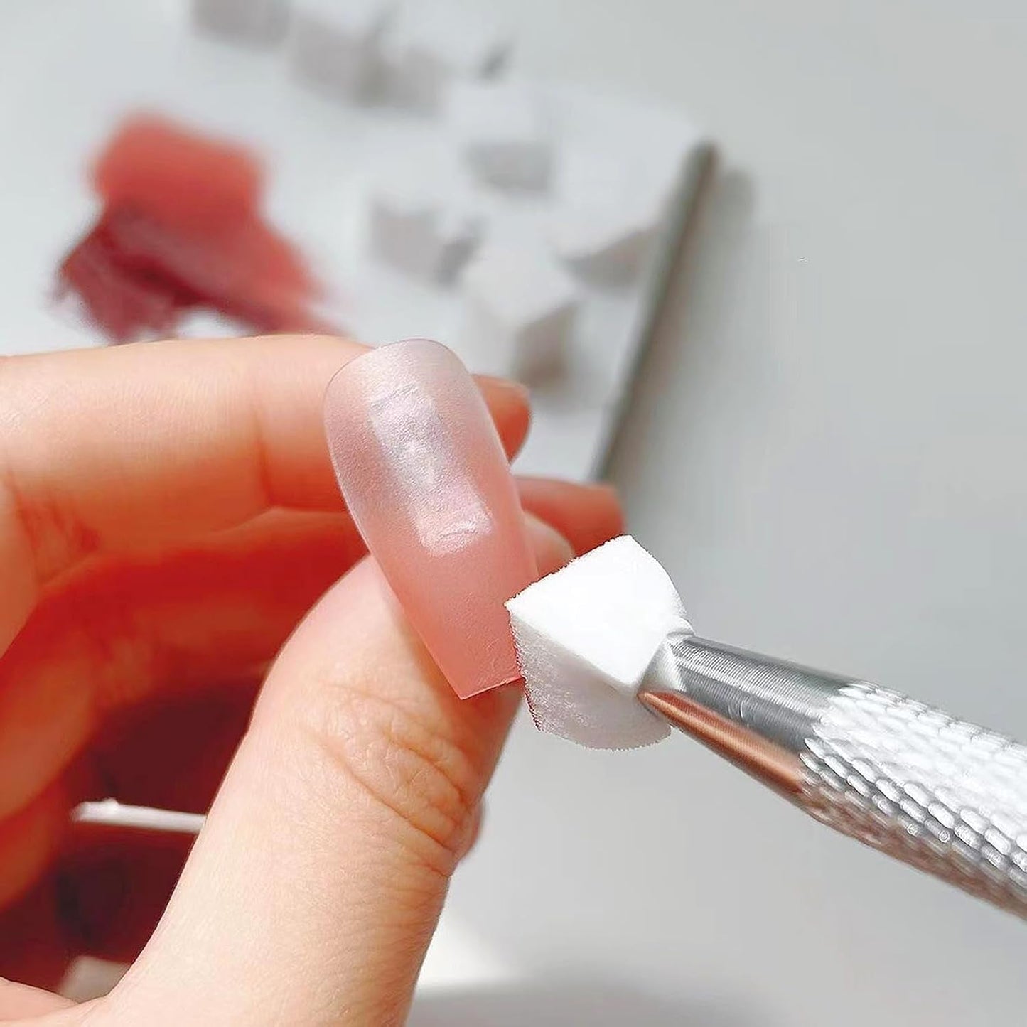 100 Stück Nail Art Schwamm Mit Piercing Zange,Nail Art Zubehör Schwamm Mit Piercing Kugel Aufdreher,Sponge Brush Applikator,Nagelkunst-Rendering-Werkzeuge,Für Gradient Nail Art Patterns Erstellen.