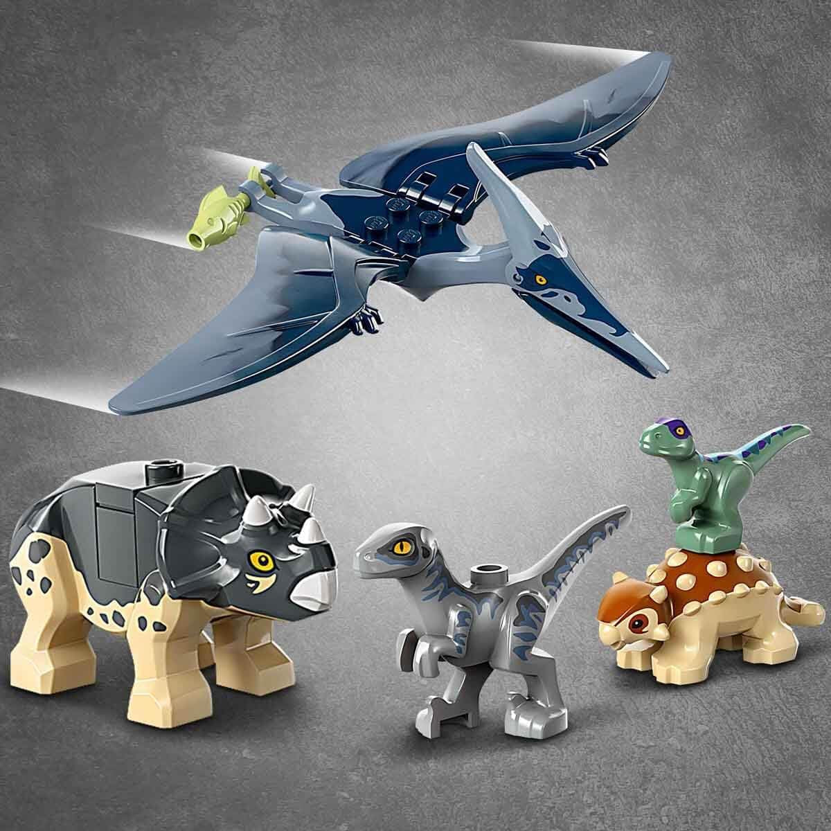 LEGO Jurassic World Rettungszentrum für Baby-Dinosaurier, Set mit kleinen Dinosaurierfiguren, darunter Triceratops, Ankylosaurus und Velociraptor, Baugeschenk für Jungen und Mädchen ab 4 Jahren 76963 Bausätze Besuchen Sie den LEGO-Store