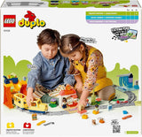 LEGO DUPLO Town Große interaktive Eisenbahn, Bauspielzeug für Kleinkinder ab 3 Jahren, Push & Go-Lokomotive mit Lichtern und Geräuschen, Gleisteile, Lernspielzeug für Vorschulkinder 10428 Bausets Beuche den LEGO-Store