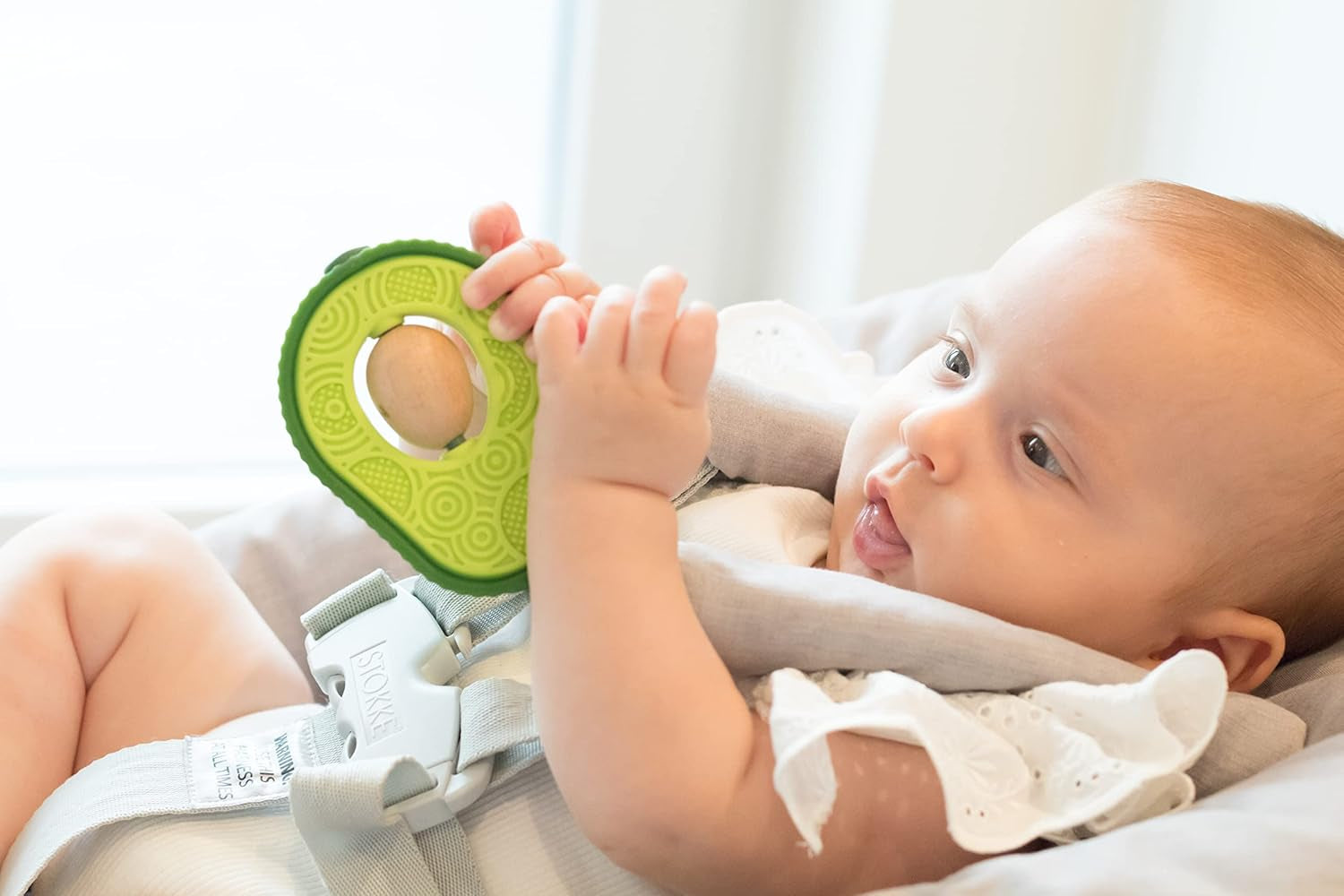 Nuby – Avocado-Beißring – Beißspielzeug aus Silikon und Holz – rotierender Holzkern – Zahnungsspielzeug für Babys und Kleinkinder – Zahnungshilfe – BPA-frei – ab 6 Monaten