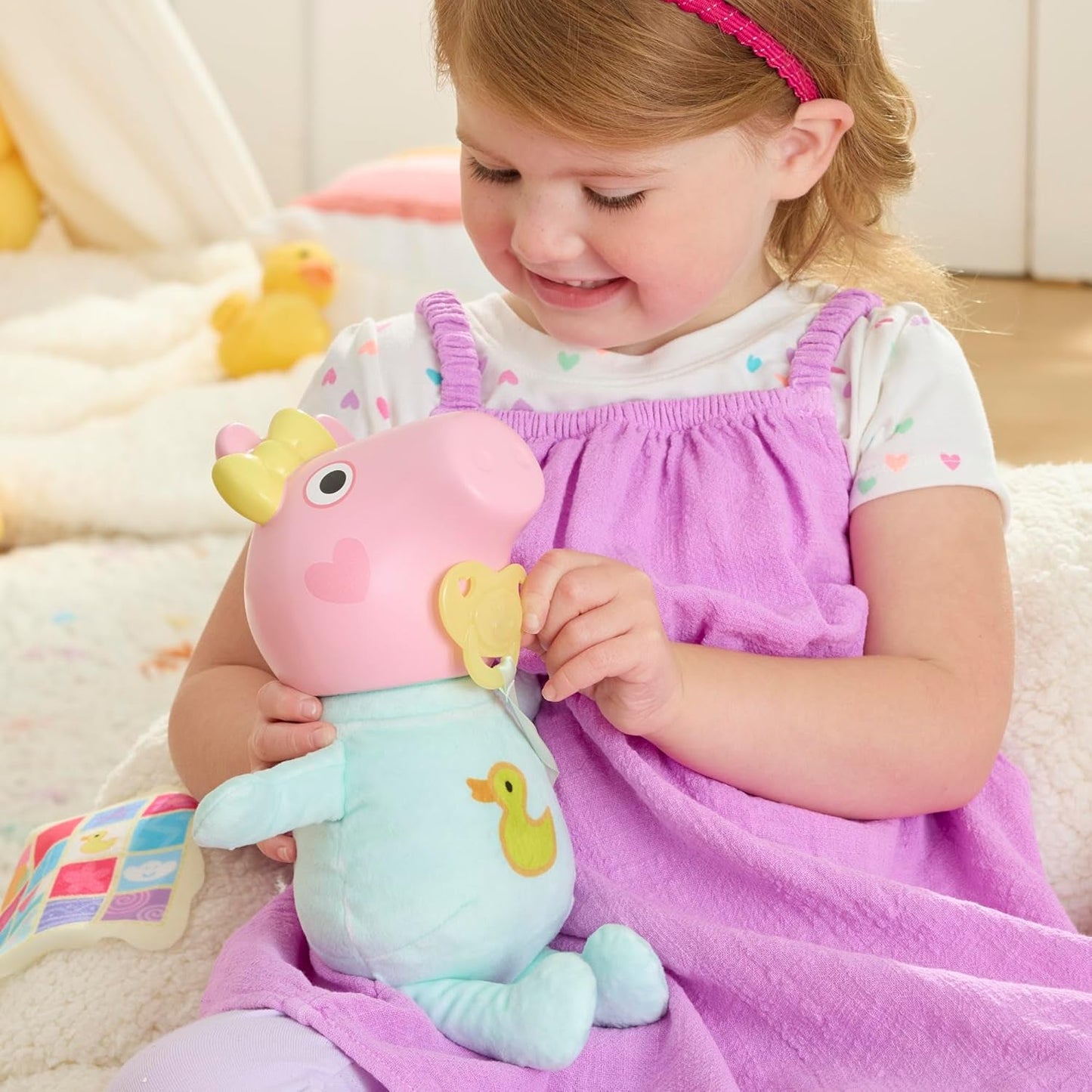 Peppa Pig 28 cm Evie Interaktive Puppe mit 20 Geräuschen und vielen Funktionen, Spielzeugset für Kinder ab 3 Jahren