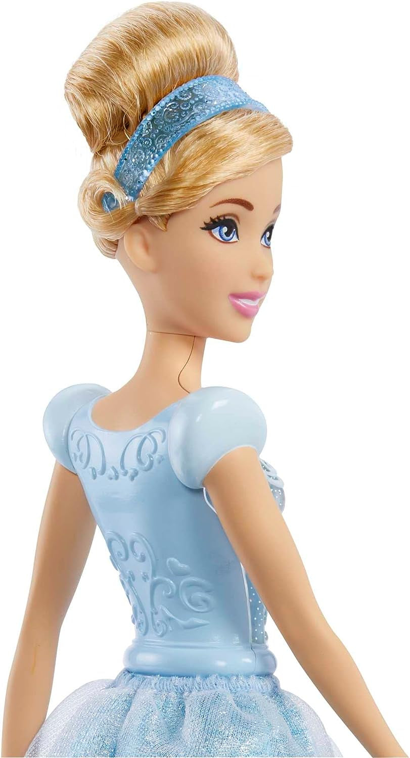 Bewegliche Mattel DISNEY Prinzessin Aschenputtel-Puppe mit glitzerndem Kleid, abnehmbaren Schuhen und Tiara, kämmbares Haar für Friseurspaß, ab 3 Jahren, HLW06 Naty Shop Dolls