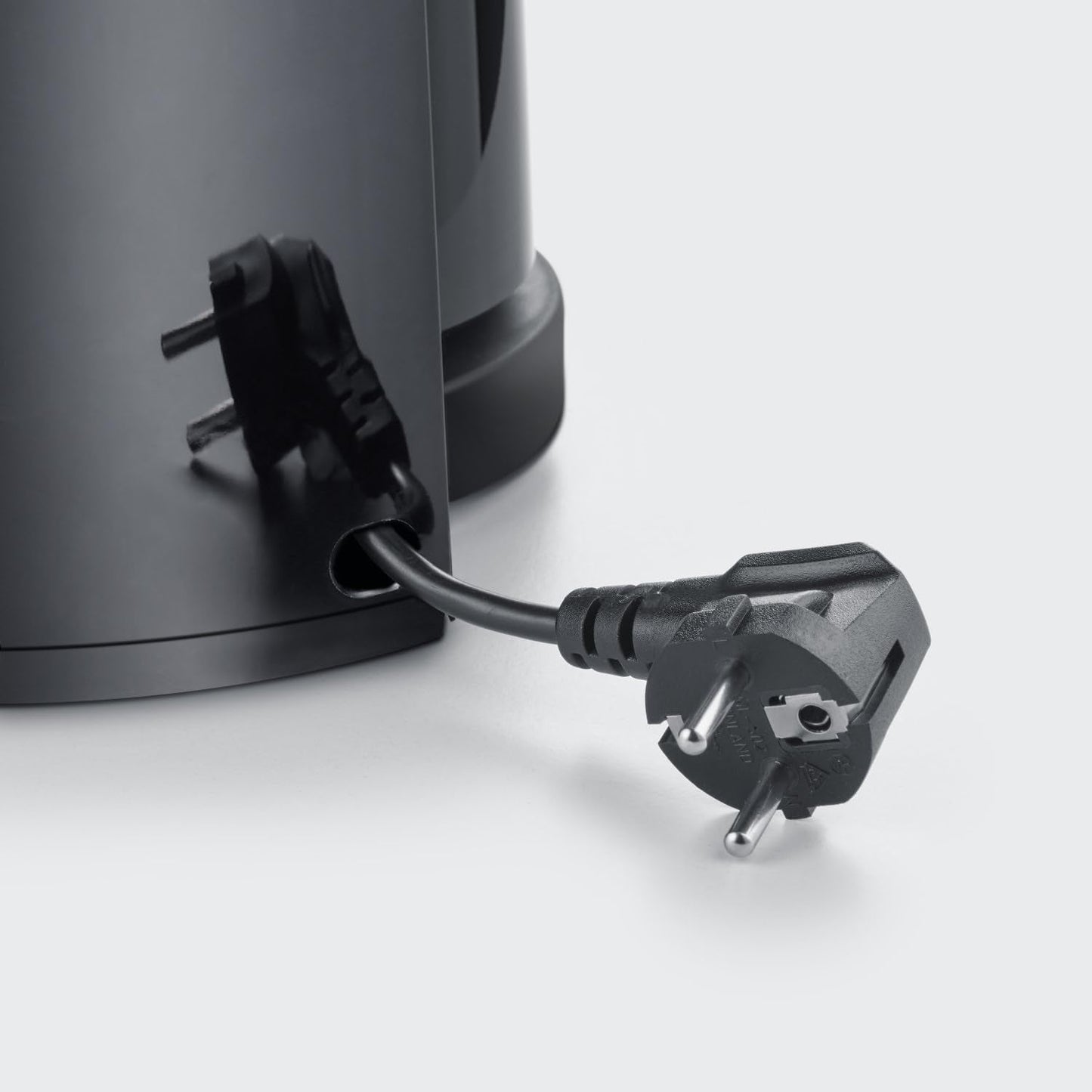 SEVERIN Filterkaffeemaschine mit Thermokaraffe, Kaffeemaschine für bis zu 8 Tassen, attraktiver Filterkaffeebereiter mit isolierter Karaffe, Schwarz, 1 Liter, KA 9306