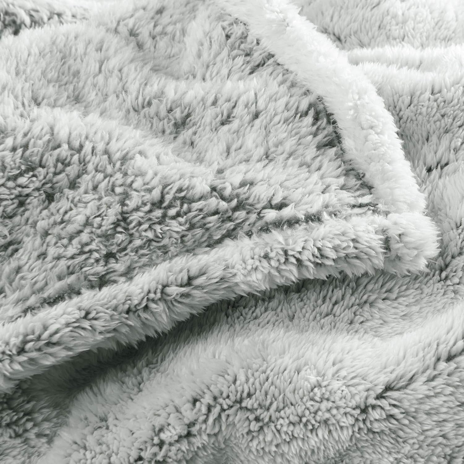 Aqua-Textil Flauschige Kuscheldecke 150 x 200 cm Grau Weiß Melange Plüsch-TV-Decke Tagesdecke Sherpa-Fleece Öko-Tex Ottawa Betten und Decken Besuchen Sie den aqua-textil-Store