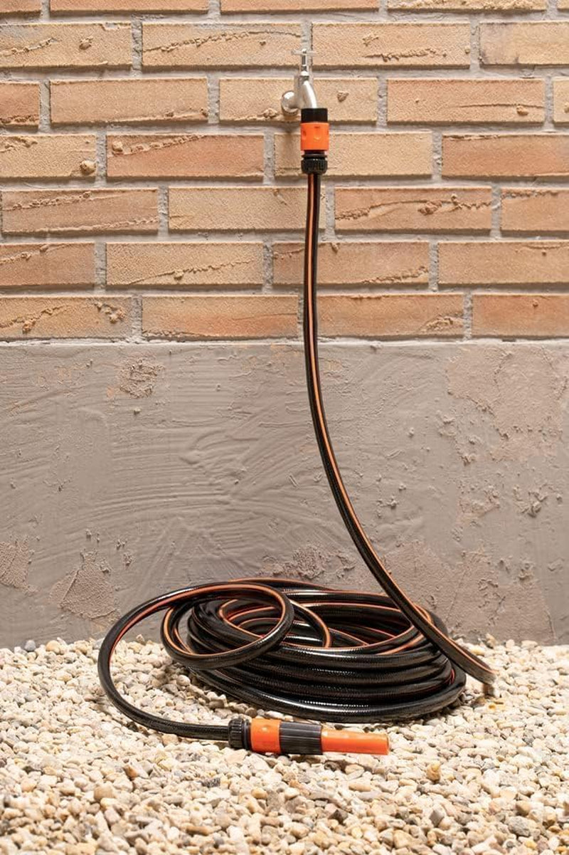 BLACK+DECKER Gartenschlauch 15 Meter – Ø13MM – Strapazierfähiges PVC – Den Garten bewässern, das Auto waschen, den Pool füllen – Kompatibel mit jedem Standard-Wasserhahn – Schwarz/Orange