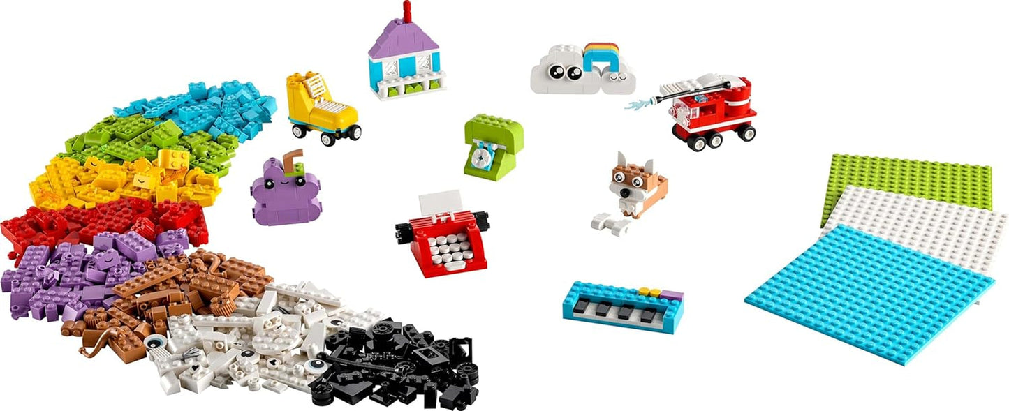 LEGO Classic Kreativset zum Bauen und Spielen – Set mit farbigen Steinen – Baue ein Haus, einen Hund, ein lustiges Auto, eine Klaviertastatur und einen Regenbogen – Bastelset für Jungen und Mädchen ab 5 Jahren. Bausets Besuchen Sie den LEGO-Store