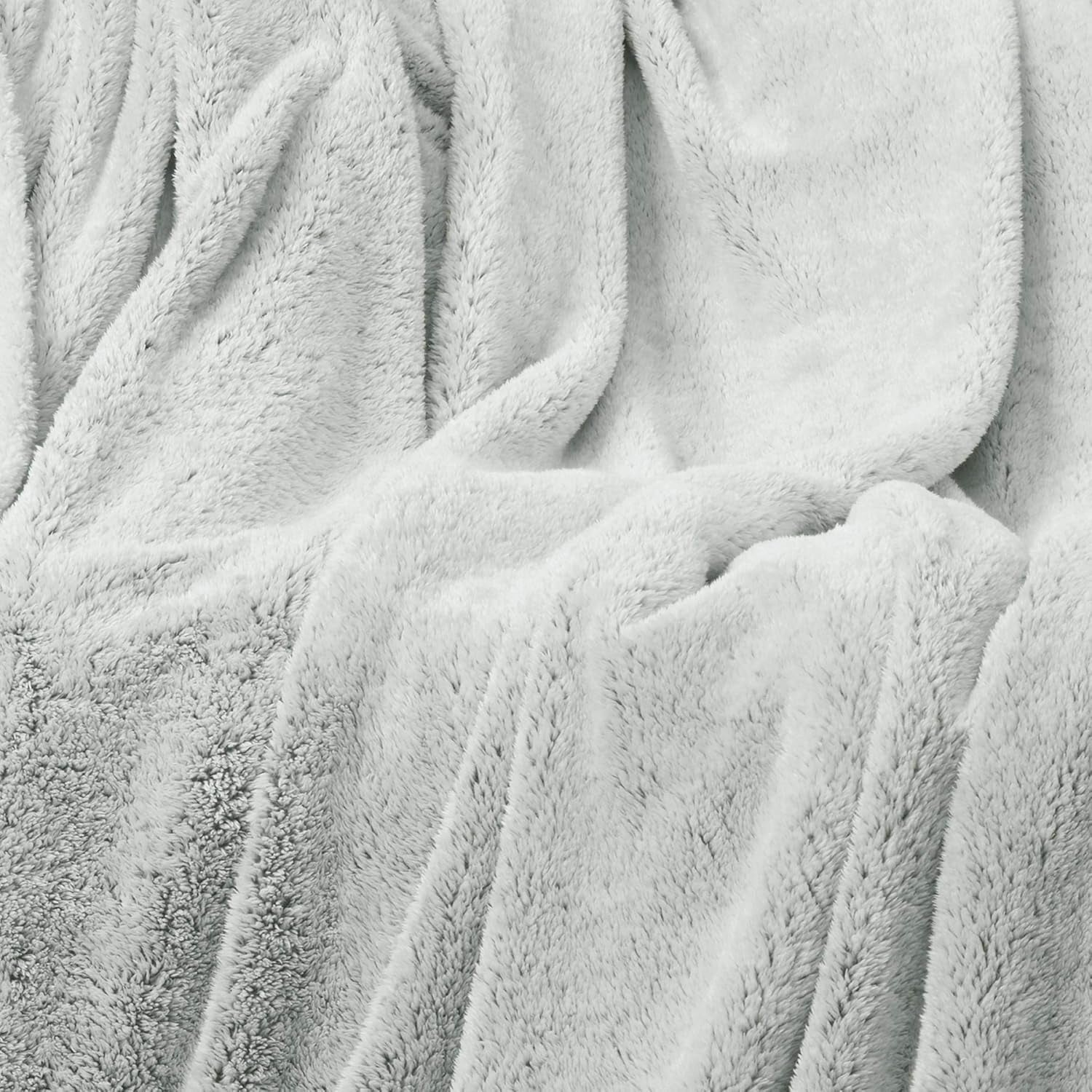 Aqua-Textil Flauschige Kuscheldecke 150 x 200 cm Grau Weiß Melange Plüsch-TV-Decke Tagesdecke Sherpa-Fleece Öko-Tex Ottawa Betten und Decken Besuchen Sie den aqua-textil-Store