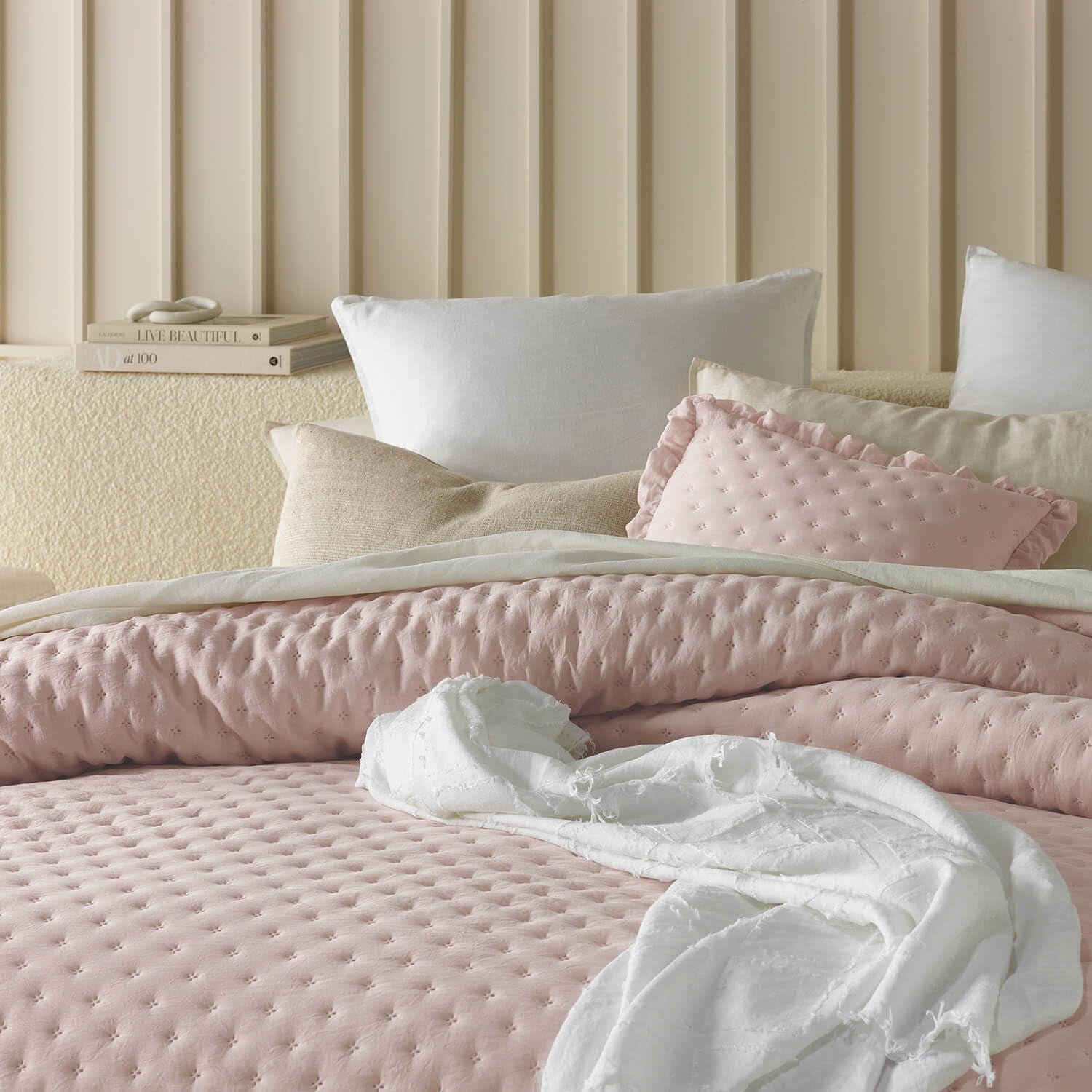 Elegante Tagesdecke Molly in Puderrosa, 170 x 210 cm, Tagesdecke, vielseitig einsetzbar als Tagesdecke oder Sofaüberwurf, Decke für Bett und Sofa, Deckenstil, ideal als Tagesdecke, Betten und Decken. Besuchen Sie den ROOM99-Store