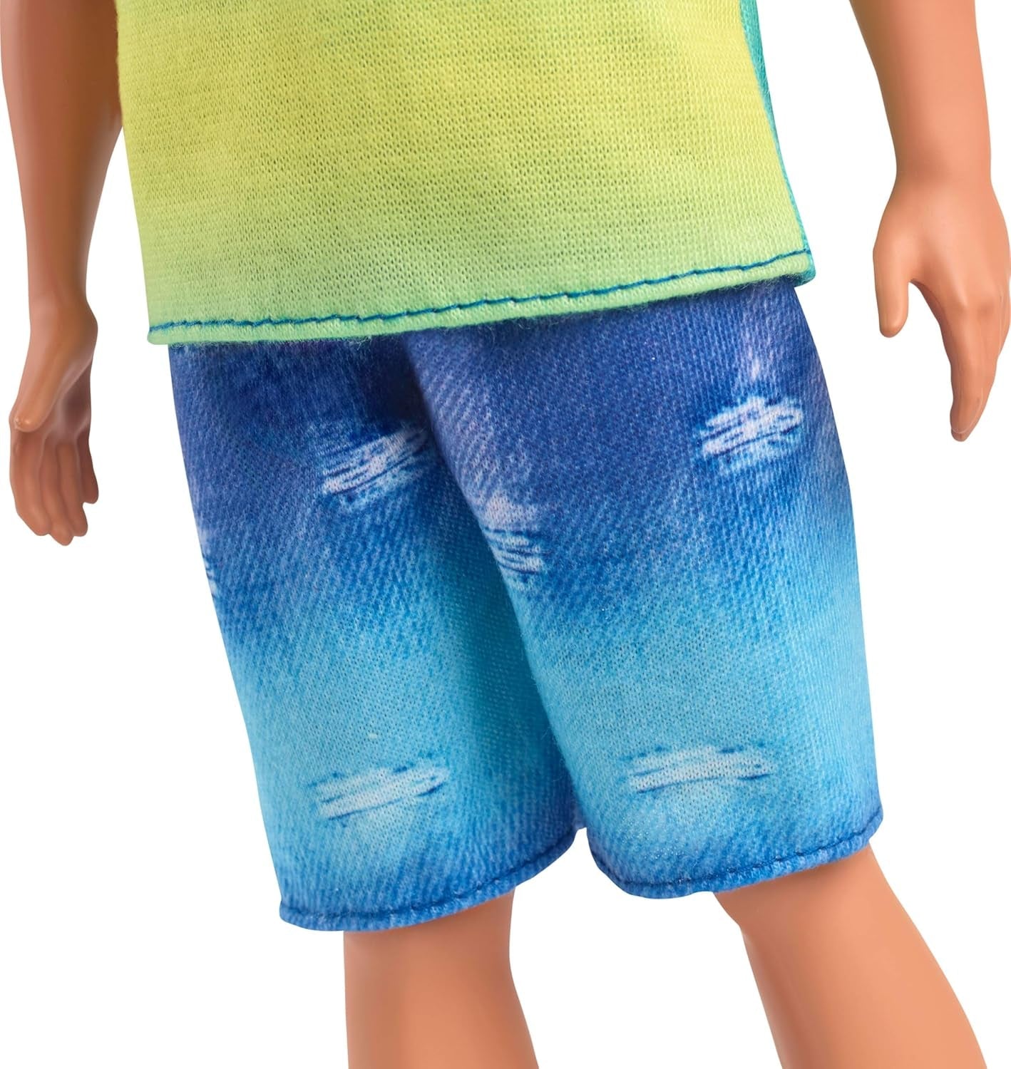 Ken Barbie Fashionistas Puppe Nr. 236 mit schwarzem Haar, blaugrünem Ombré-Tanktop, Jeansshorts und silbernen Turnschuhen, HYV00