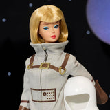 Mattel Barbie Miss Astronaut Sammlerpuppe mit silbernem Anzug, Weltraumstiefeln und Helmzubehör, Vintage-Reproduktion des Originals von 1965, JBJ48 Naty Shop Dolls