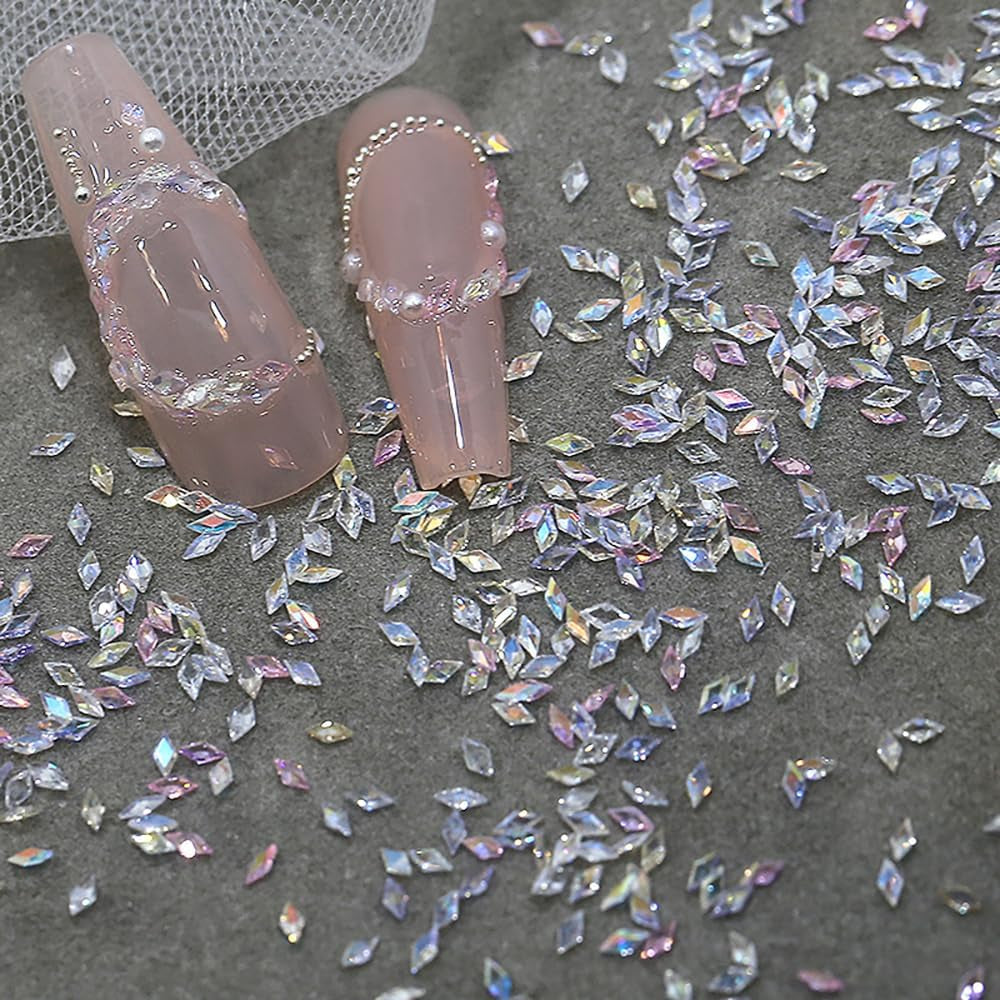 50 Stück kleine Zirkonia-Rhombus-Glitzer-Nagelsteine, Schlüsselanhänger, gemischte Farben, funkelnde Strasssteine, Nagelanhänger, Mini-Rhombus-Nagelkristalle, Diamantnägel, Strasssteine, Nagelanhänger, Nagelzubehör, Nagelkunst