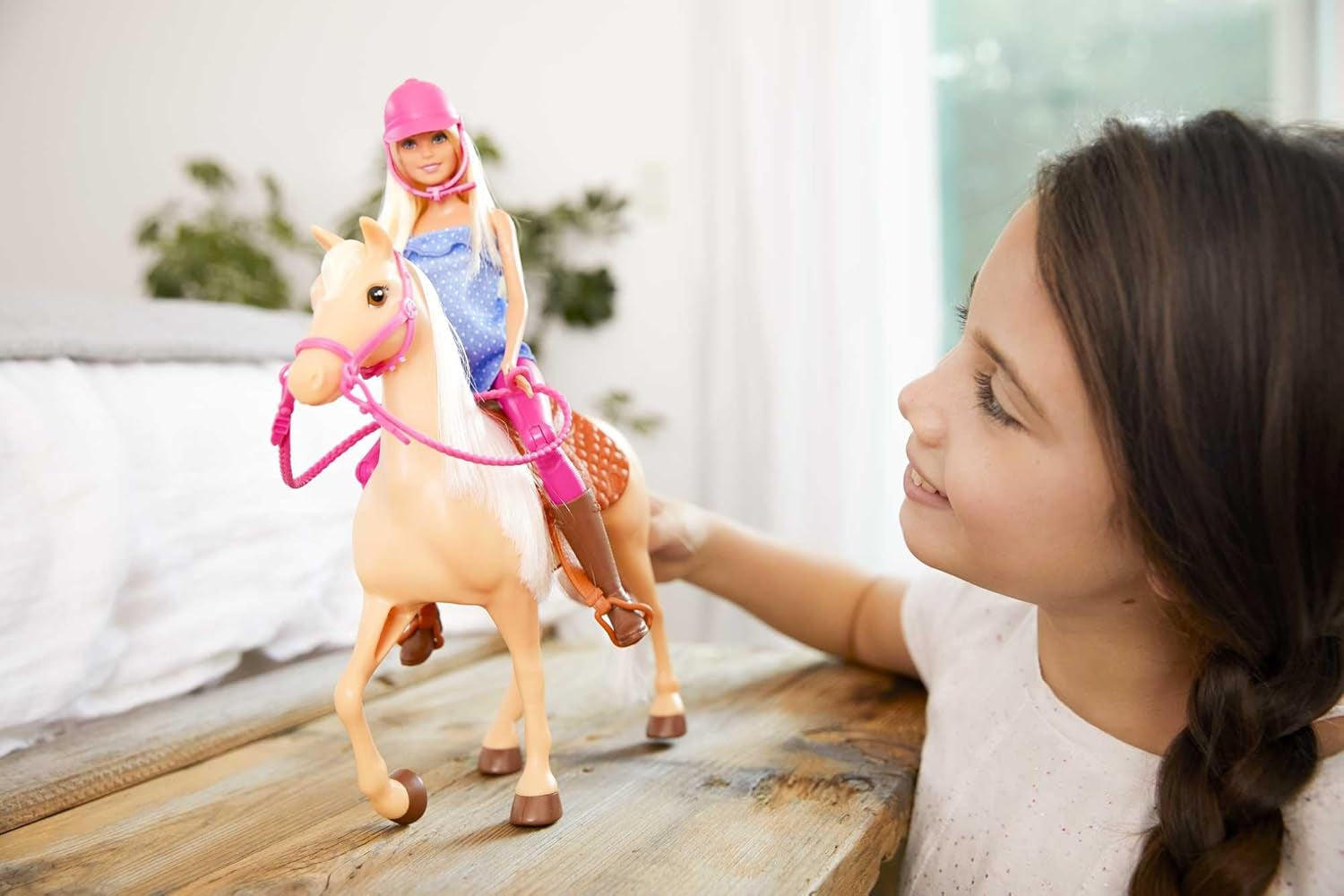 Barbie-Puppe und Pferdespielzeug, Reitzubehör, inklusive 1 Puppe und 1 Pferd, geeignet als Geschenk für Kinder ab 3 Jahren, FXH13