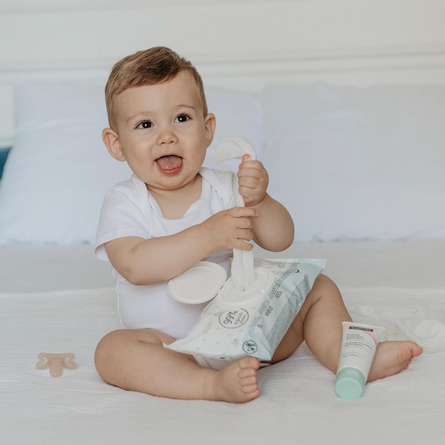 Suavinex Aqua Care Baby-Feuchttücher, 60 Stück, Reinigungstücher, 99 % Wasser, Pflanzenfaser, Aloe Vera, parfümfrei, alkoholfrei, dermatologisch getestet, geeignet für empfindliche Haut