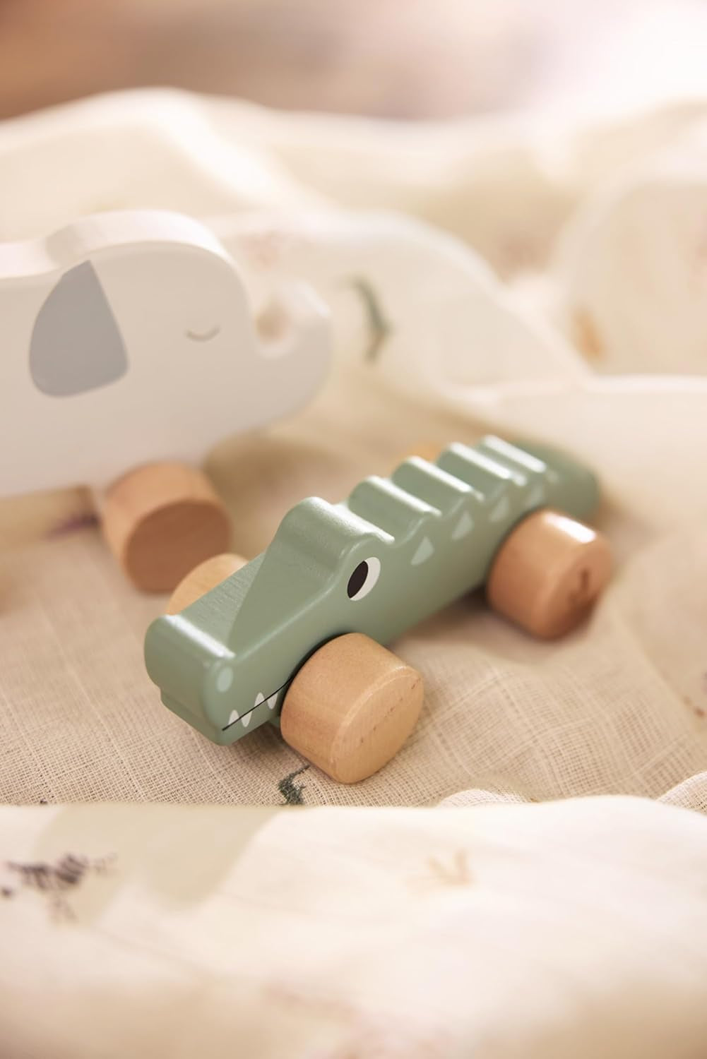 Jollein 112-001-67090 Holzspielzeug auf Rädern, grün Babyspielzeug Naty Shop