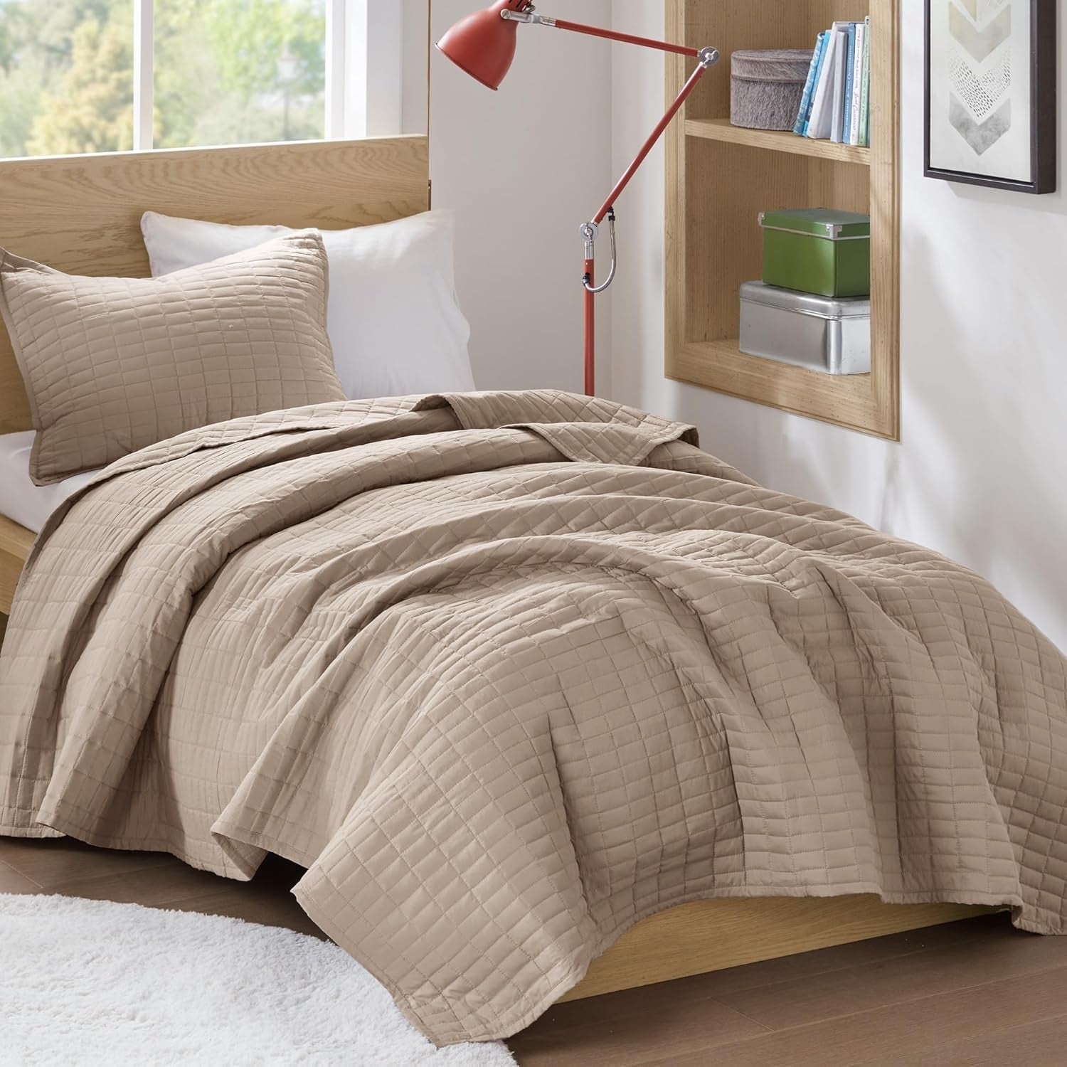 Comfort Spaces Kienna Steppdecken-Set, luxuriöse Doppelstich-Sommerdecke, leichte, weiche Ganzjahresbettwäsche, passender Kissenbezug, weiße King-Size-Decke (264,2 x 228,6 cm), Naty Shop Taupe Twin/Twin XL (66" x 90") Steppdecken und Steppdecken