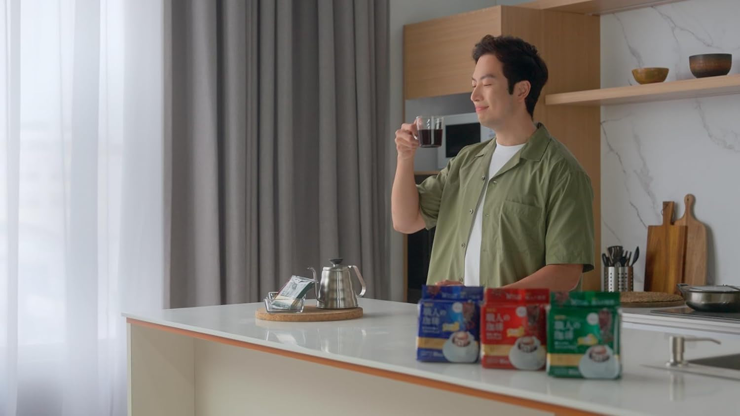 Japan Craftsman Coffee Einweg-Filterkaffee Brasilien Vietnam Leichte Mischung 16 Beutel.