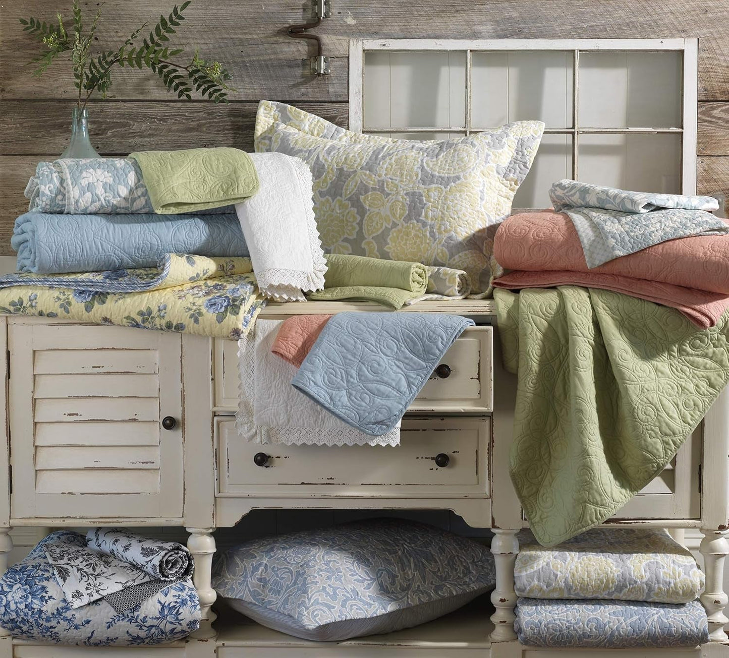 Laura Ashley Home Rüschen Garden Collection Steppdecke, 100 % Baumwolle, ultraweich, für alle Jahreszeiten, wendbar, elegant, Doppelbett, cremefarben (197783) Bettdecken und Steppdecken Naty Shop
