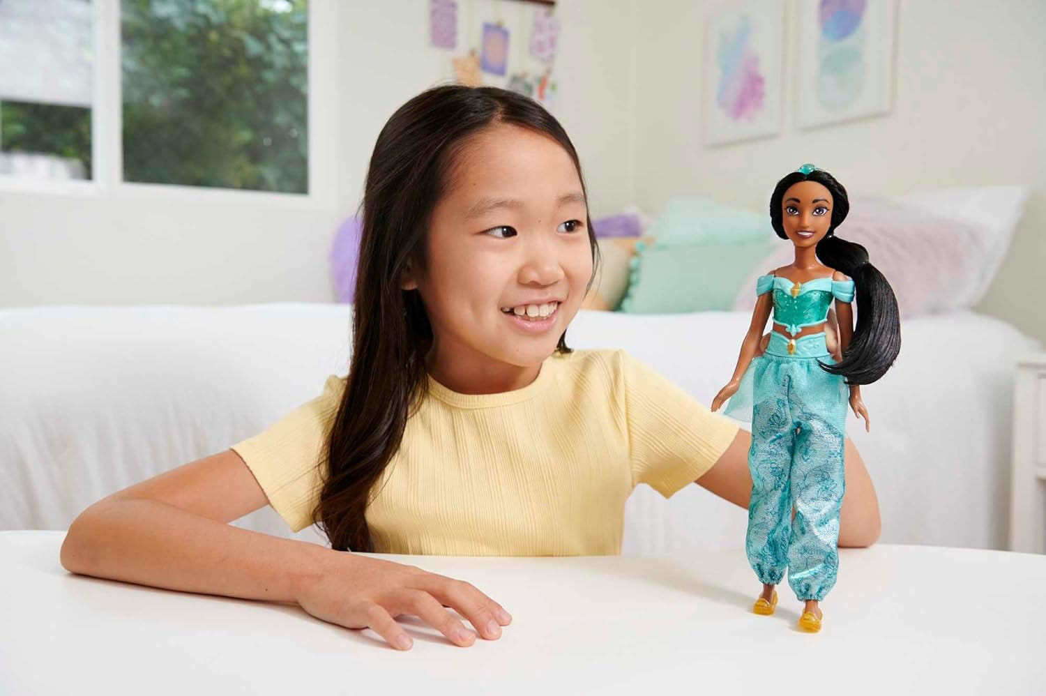 Mattel Disney Princess Toy Jasmine Fashion bewegliche Puppe mit glitzernder Kleidung und Accessoires, Disney-Film-inspiriertes Geschenk für Kinder HLW12 Naty Shop Dolls