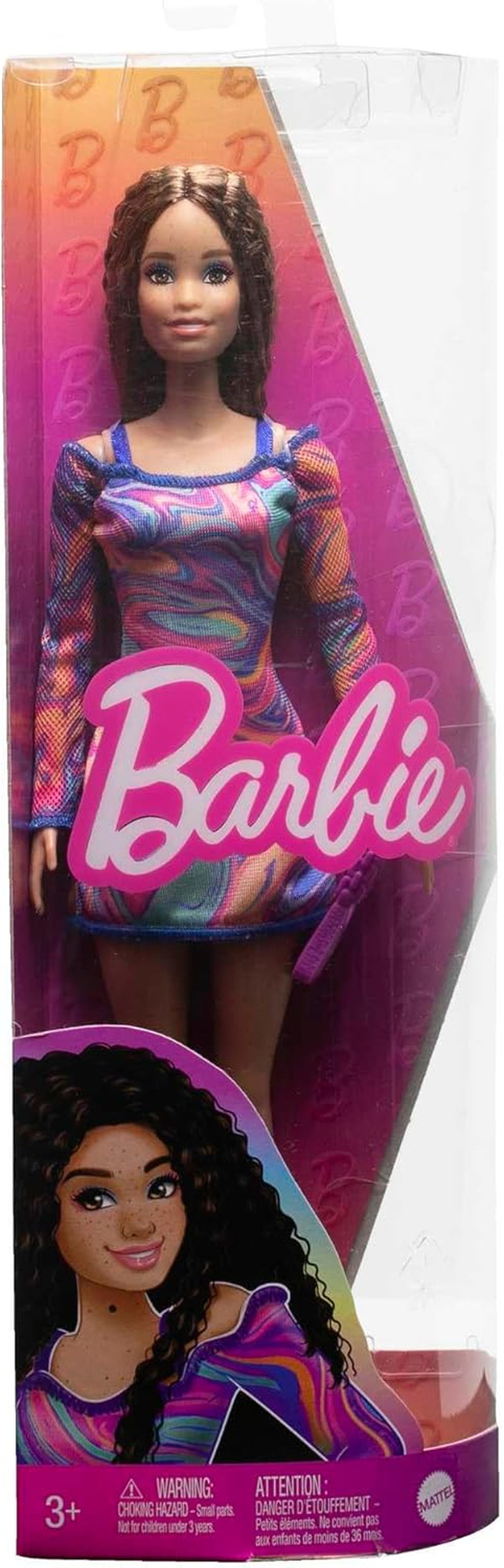 Barbie Fashionistas Puppe Nr. 206 – Welliges Haar und Sommersprossen – Modernes Regenbogen-Marmorkleid, Umhängetasche und grüne Schuhe – Für 3 Jahre und älter, HJT03