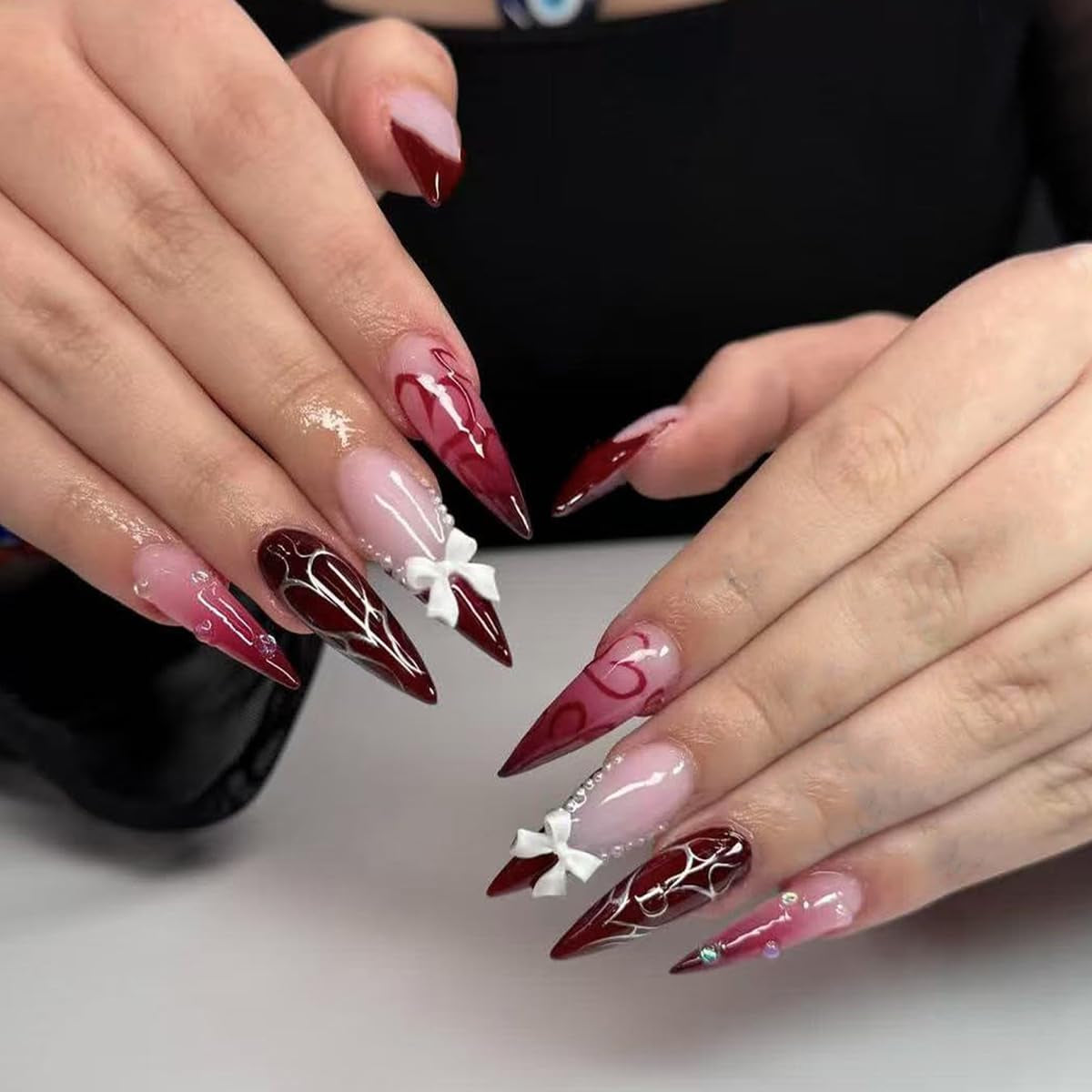 Moonglow Lange Nägel Stiletto Milchweiß Rosa Farbverlauf Glitzer Coole künstliche Nägel mit Kleber Rosa Ombre Glitzer Künstliche Nägel