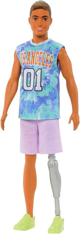 Barbie Ken Fashionistas-Puppe – T-Shirt mit Kaktus- und Palmenmuster, weiße Shorts und Turnschuhe, perfekt für Abenteuer mit Freunden und Spaziergänge durch die Stadt, ab 3 Jahren, HJT10 Naty Shop Los Angeles Ken Dolls