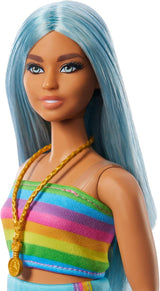 Barbie Fashionistas Puppe Nr. 218 mit langen blauen Haaren, Regenbogenbluse und türkisfarbenem Rock, Sammlermodepuppe zum 65-jährigen Jubiläum, HRH16