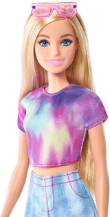 Barbie Mysteries: Malibu Beach Detectives-Puppe mit charakteristischem Outfit und Accessoires, einschließlich Sonnenbrille, JFV63
