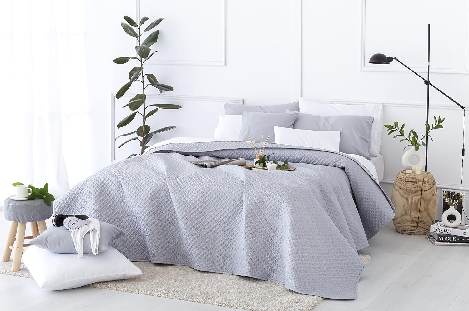Todocama Fine Boutique Tagesdecke mit Piqué-Muster, für Frühling, Sommer, Herbst und Winter, 100 % superweiche Mikrofaser, Multifunktionsdecke, 140/150/160–250 x 260 cm, hellgrau. Betten und Decken Beuche den Todocama-Store