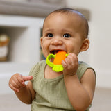 Infantino Lil' Nibbles, Beißring aus strukturiertem Silikon, BPA-freies Baby-Beißspielzeug, weich, leicht zu halten, sensorische Stimulation für Kleinkinder, Karotte