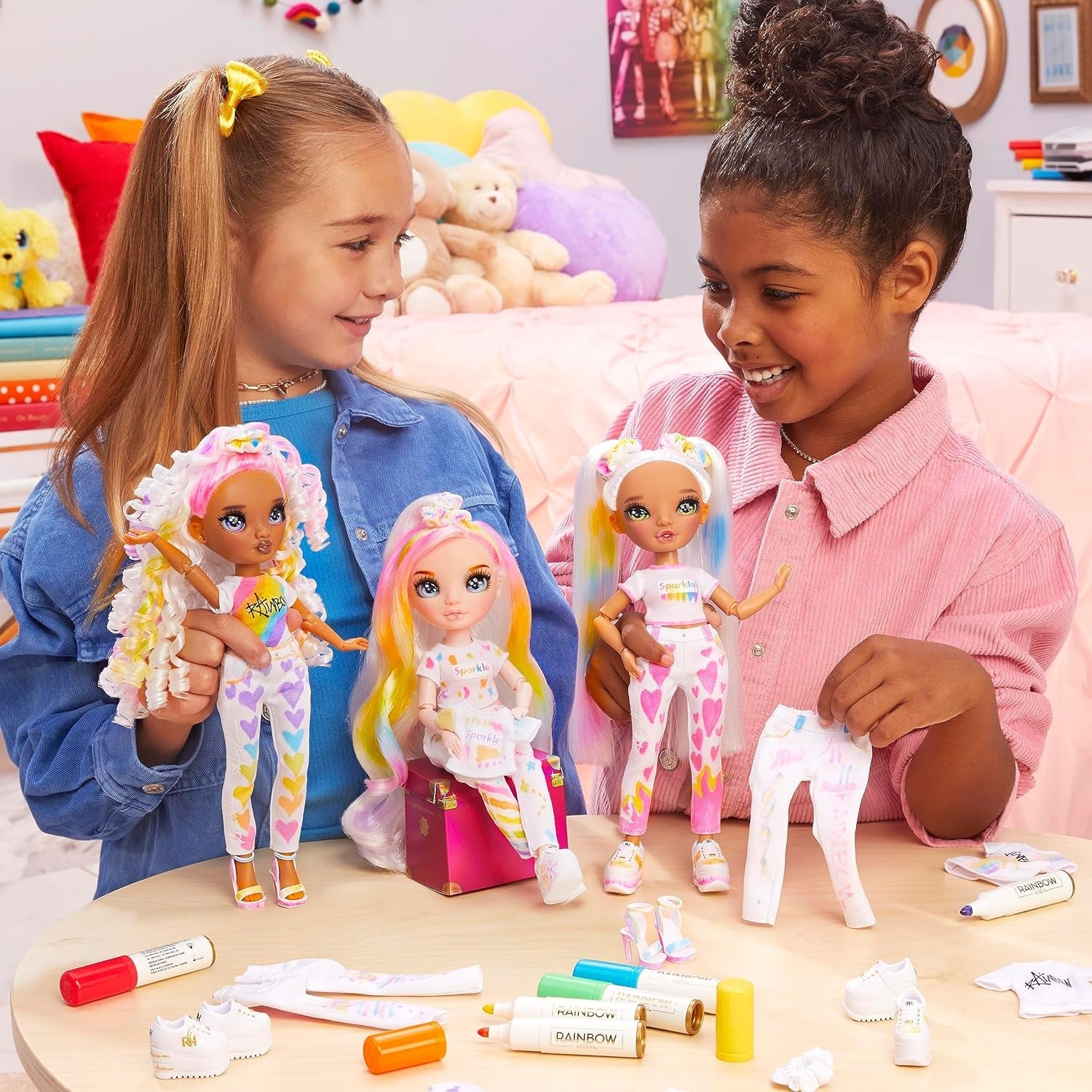 Rainbow High Color & Create DIY Modepuppe – Grüne Augen, Zopfe, extra Top & Schuhe, abwaschbare Regenbogenstifte – Ausmalen, Gestalten, Spielen, Auswaschen – für Kinder von 4-12 Jahren und Sammler