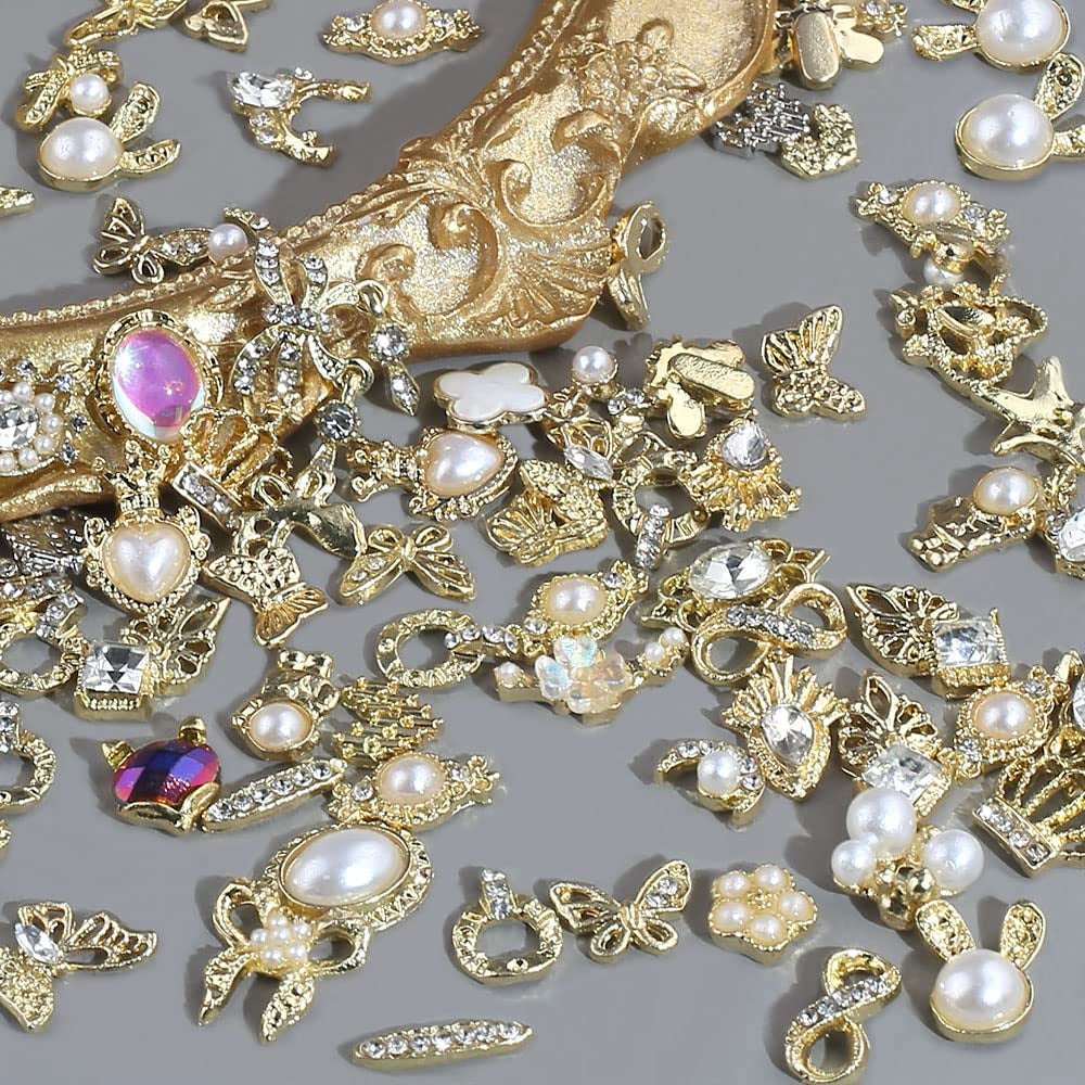 50 Stück Gold Nail Charms,Mix Styles Glitzersteine ​​​​Nägel Perle Legierung Nagel Steine ​​Blume Schmetterling Strasssteine ​​​​Nägel Herz Stern Nagel Charms DIY Nail Art Zubehör Frauen Nägel Deko