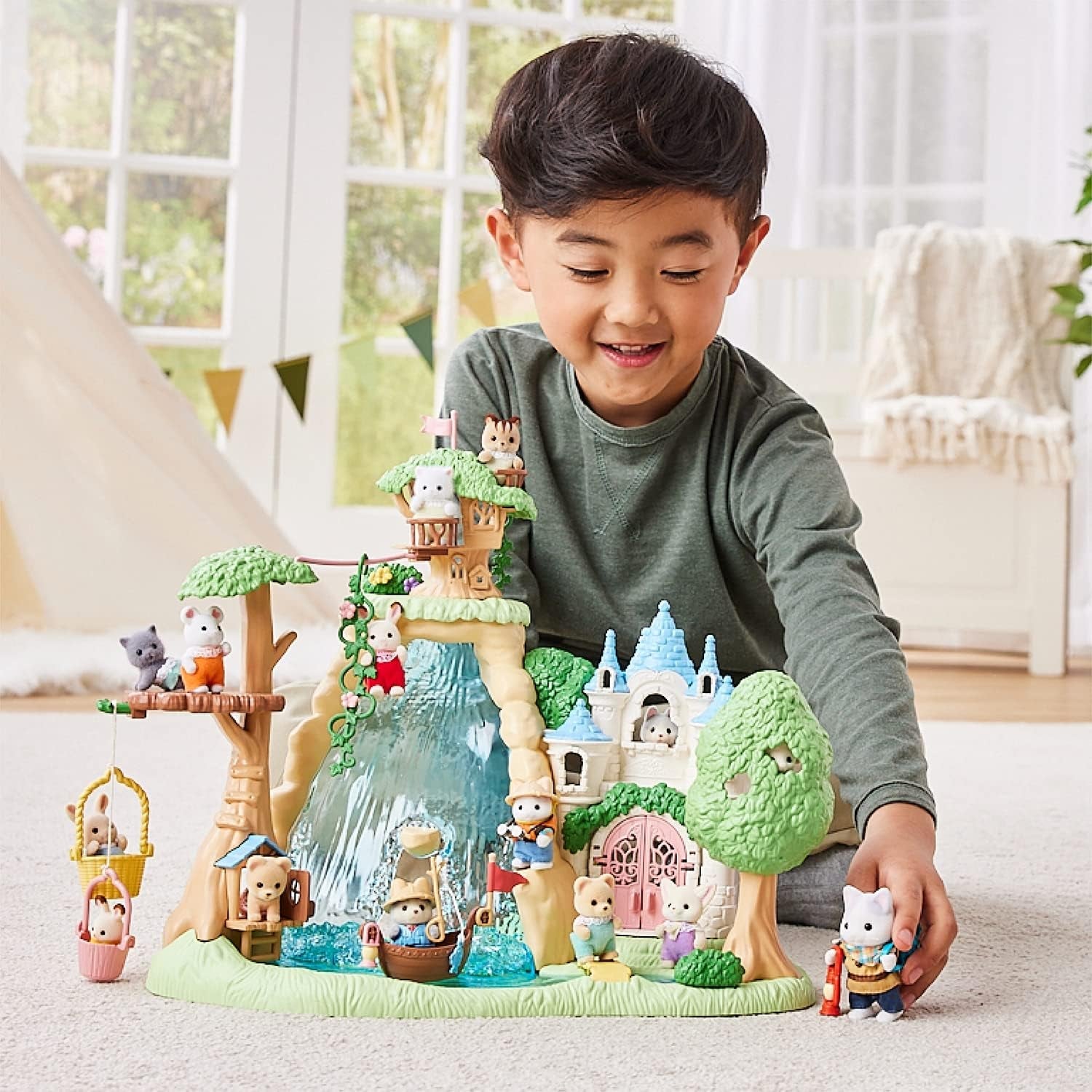 Sylvanian Families – 5763 Abenteuer-Entdecker-Set mit zwei Figuren, Vater und Baby-Milchkätzchen, Tierfigur, detailliertes Spielzeug für Kinder ab 3 Jahren