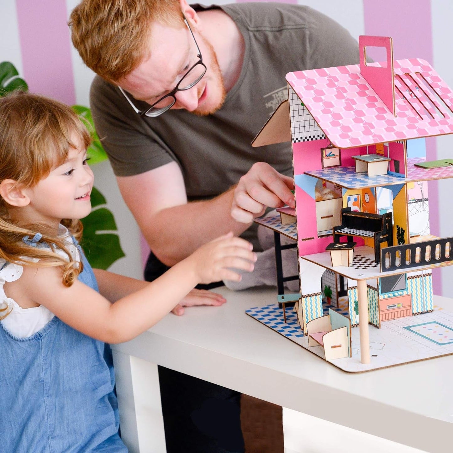 Olivia's Little World 360-Puppenhaus aus Holz für Kinder, 3,5-Zoll-Puppen und 12 Zubehörteile, mehrfarbig TD-13260C