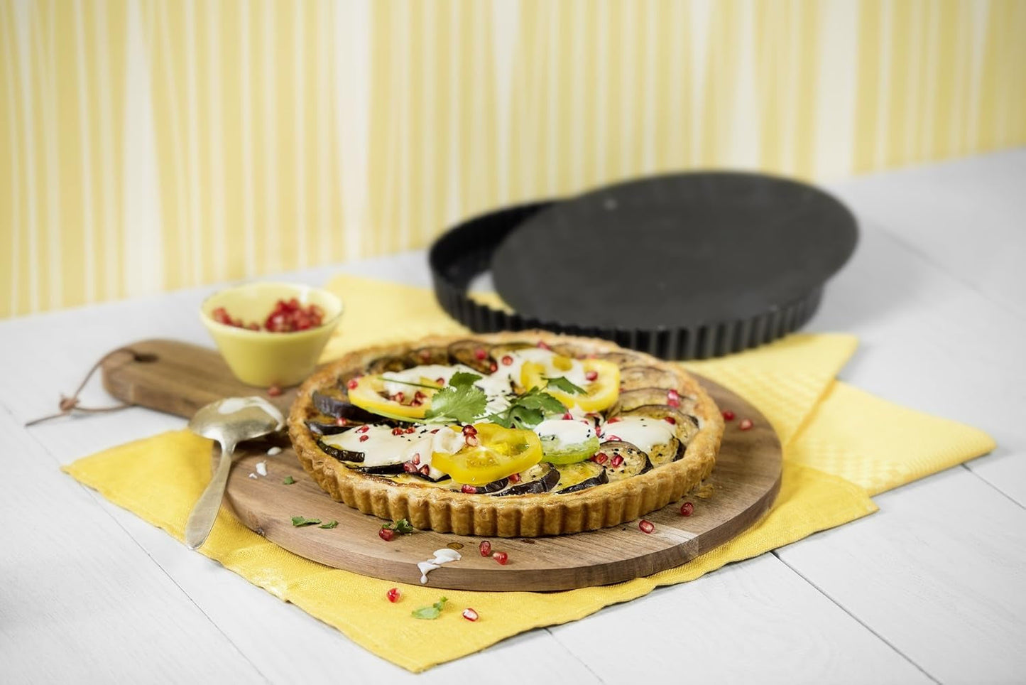 Kaiser Classic Tarteform Mit Hebeboden 28 Cm, Quicheform Antihaftbeschichte & Inspiration Muffinform Blech Für 12 Muffins, Muffin Backblech 38 X 27 Cm, Beschichtet, Standardgröße Formen und Backbleche Naty Shop
