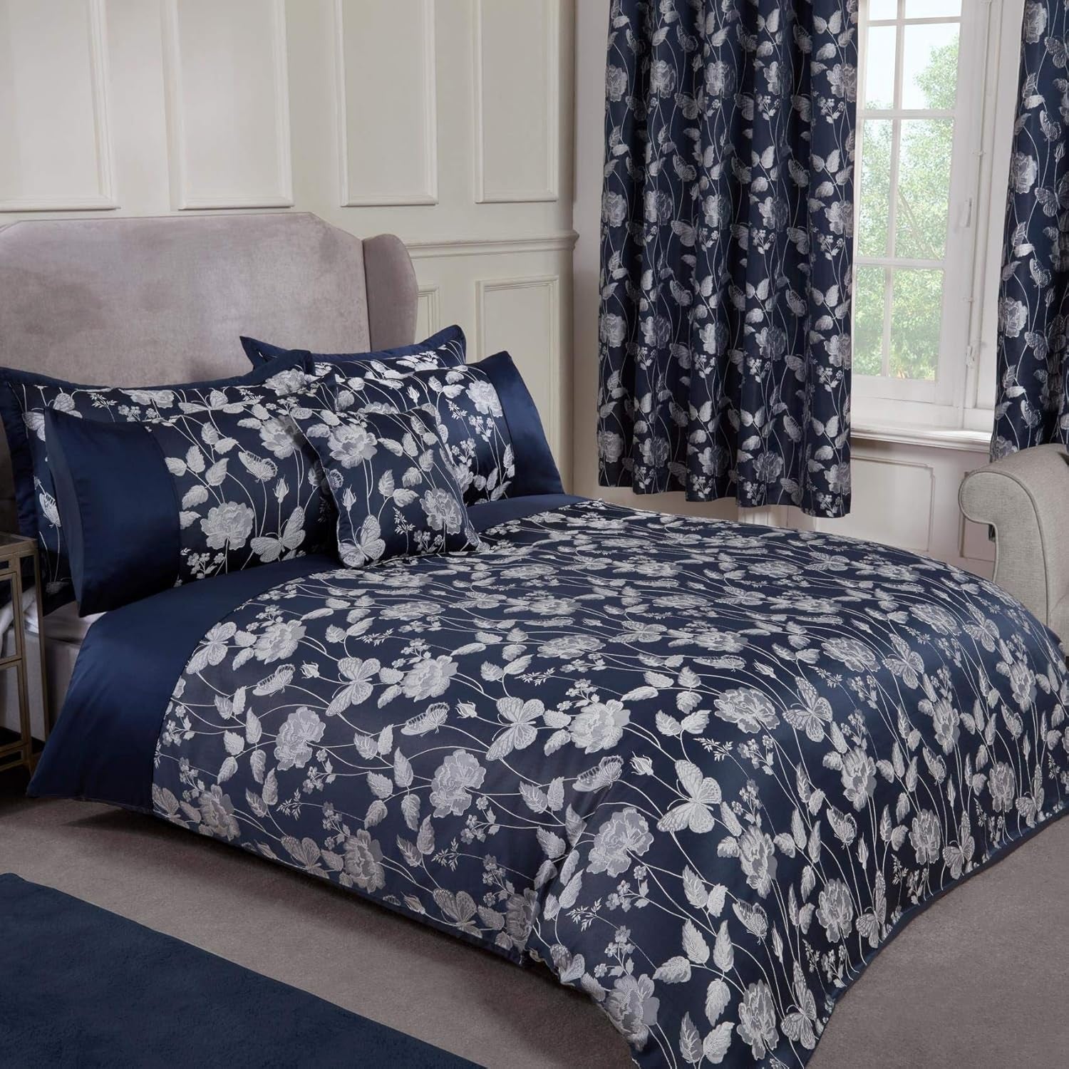 Butterfly Meadow Bettdecke für Super-Kingsize-Betten, 100 % Polyester, marineblaue Bettdecken und Steppdecken Naty Shop